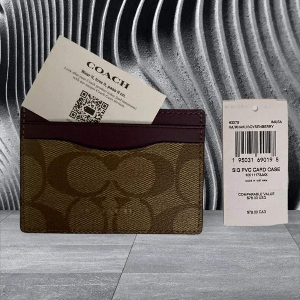 COACH - Signature Logo Card Case - Brown NWT‎ Measurements: 4’ X 3’inches